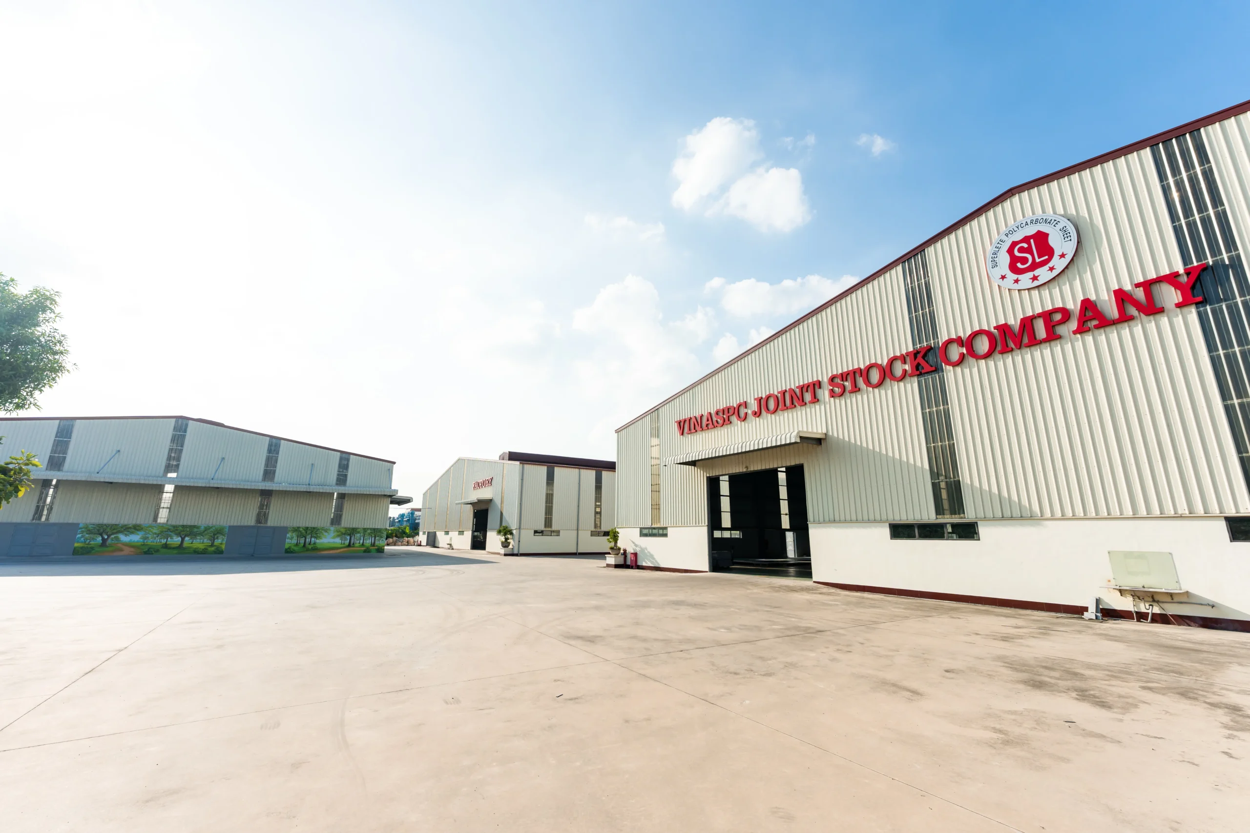 Toàn cảnh nhà máy sản xuất tấm Polycarbonate VINASPC.